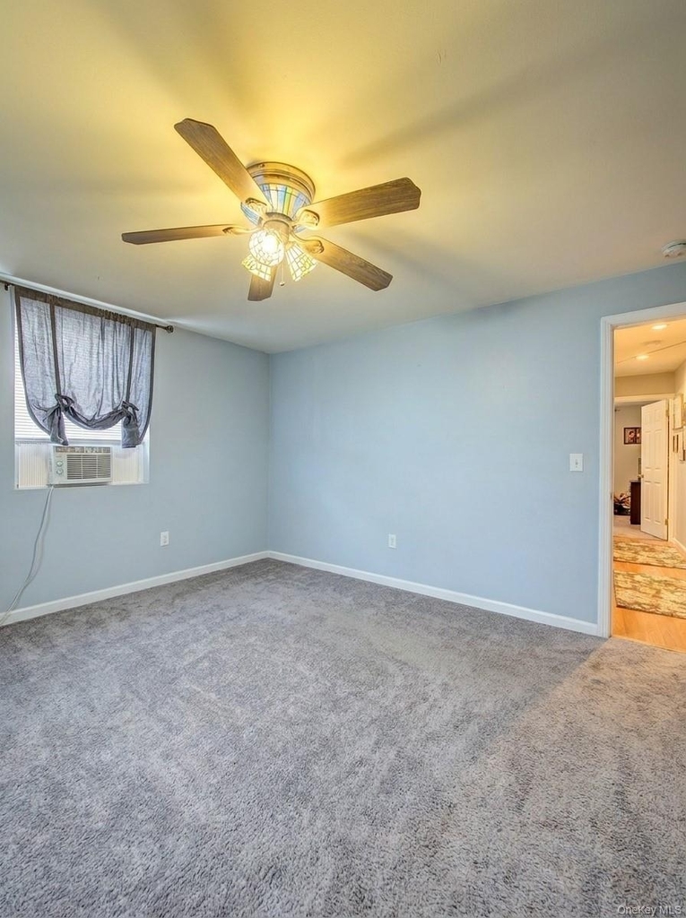 8 Carl Place - Photo 13