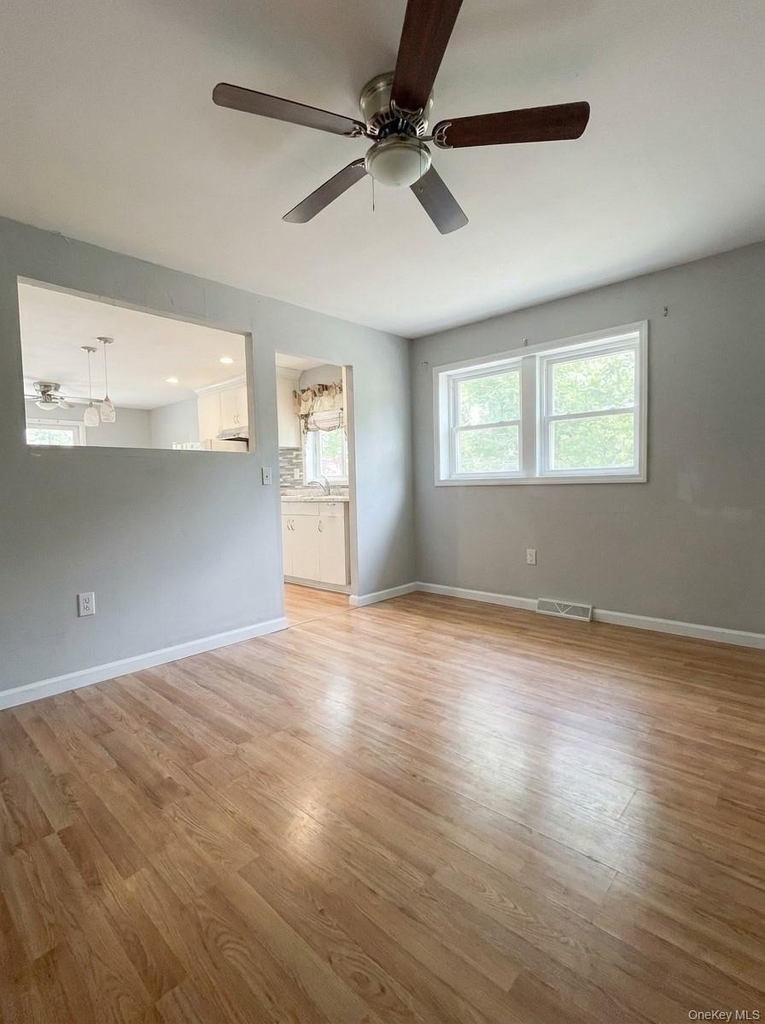 8 Carl Place - Photo 19