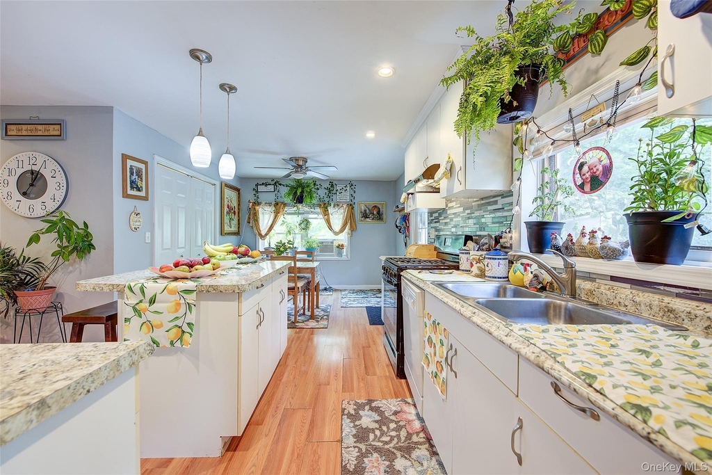 8 Carl Place - Photo 5