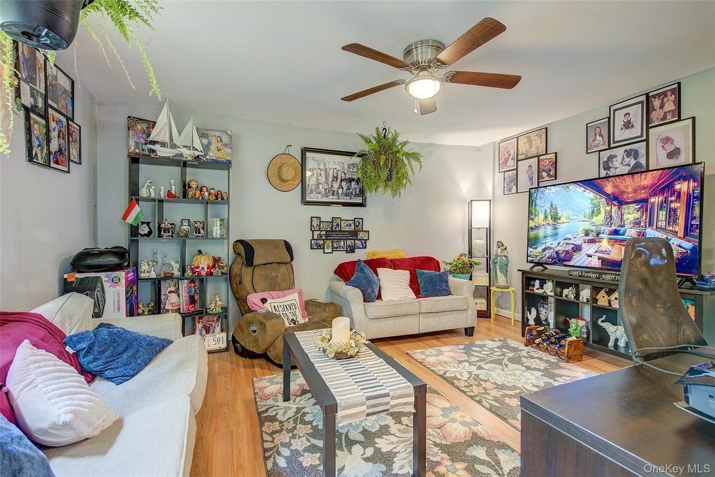 8 Carl Place - Photo 23