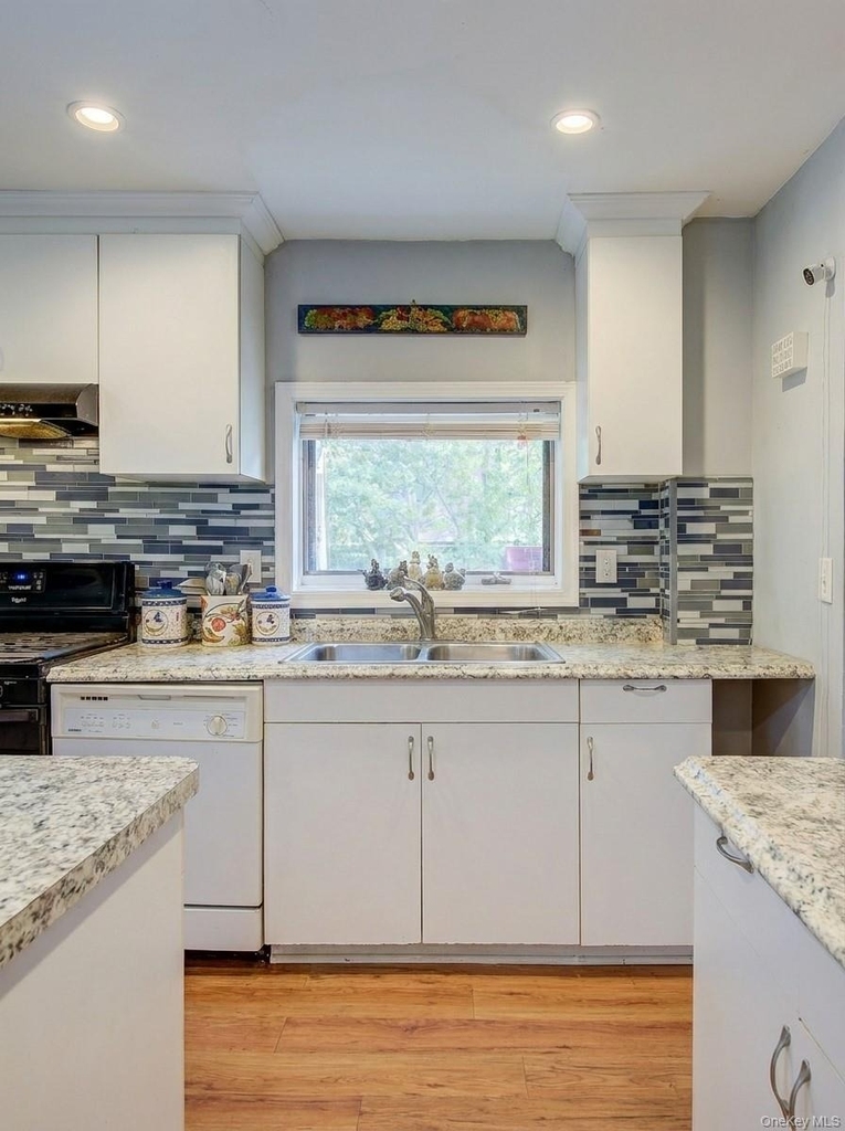 8 Carl Place - Photo 11