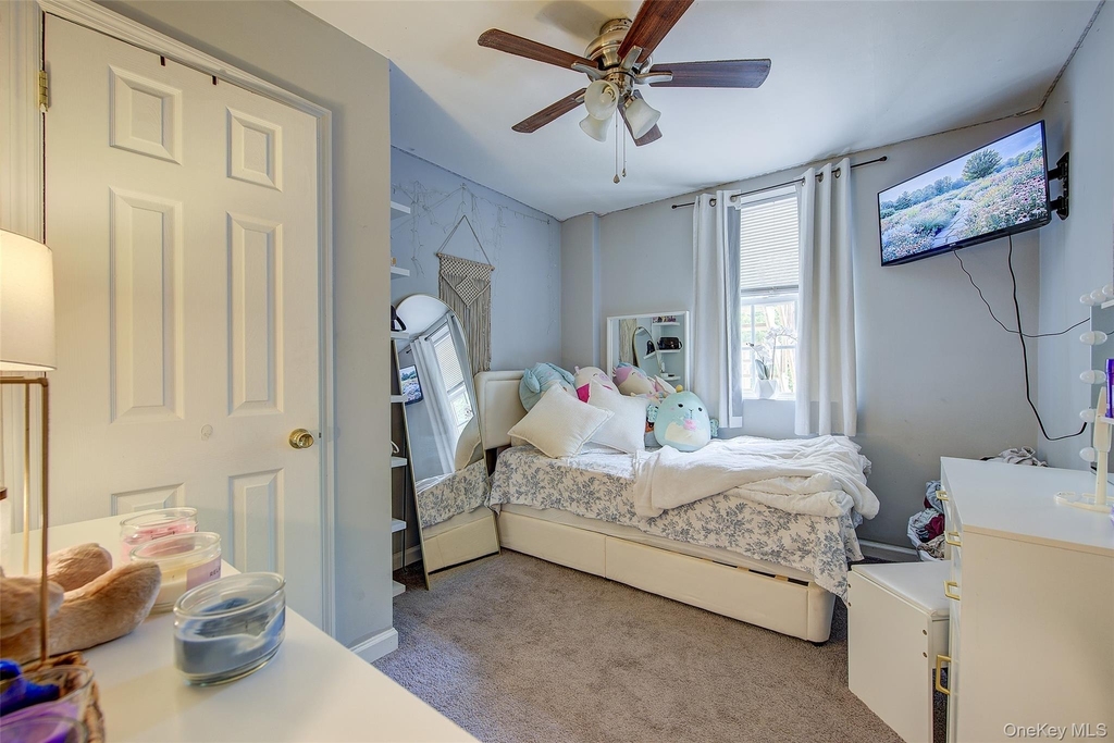 8 Carl Place - Photo 3