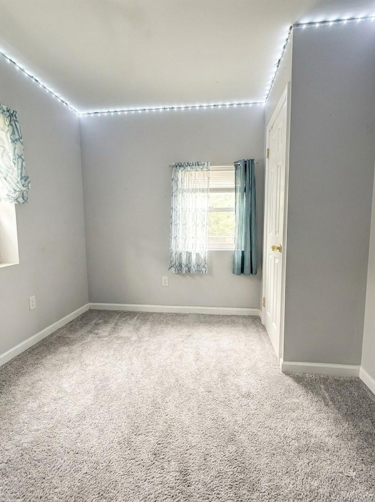 8 Carl Place - Photo 12