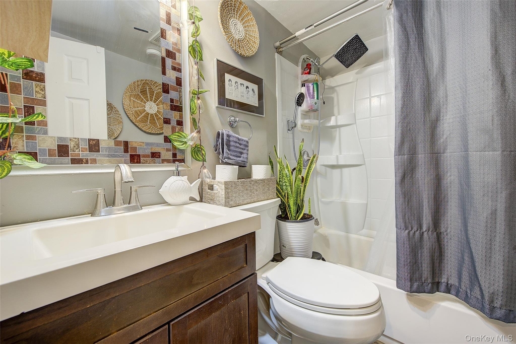 8 Carl Place - Photo 10