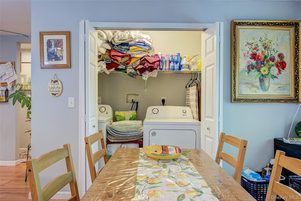 8 Carl Place - Photo 6