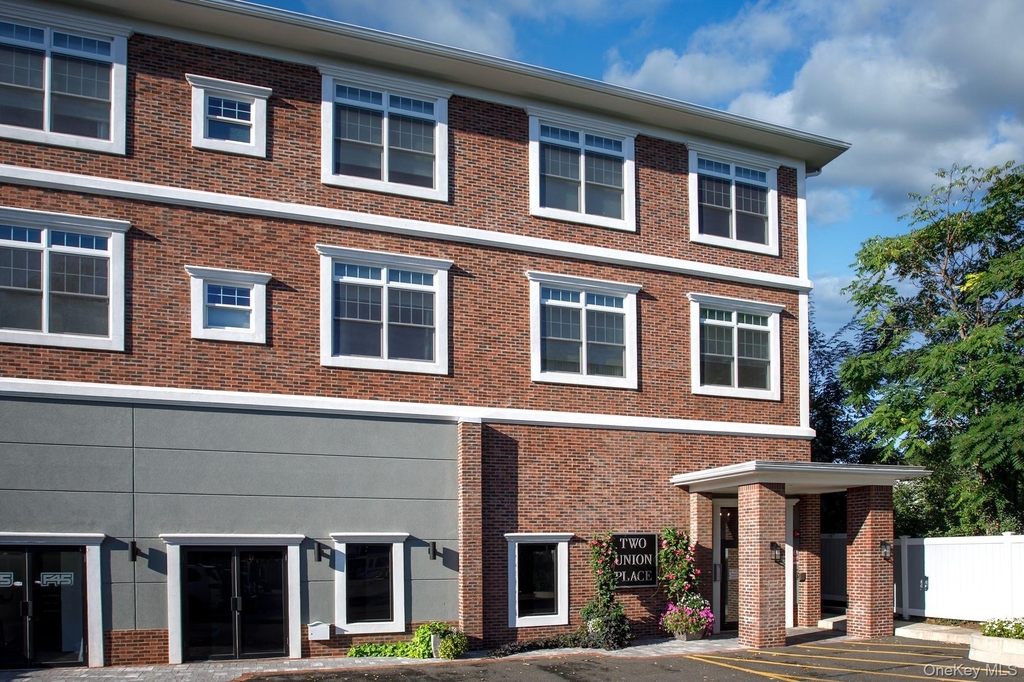 2 Union Place - Photo 0