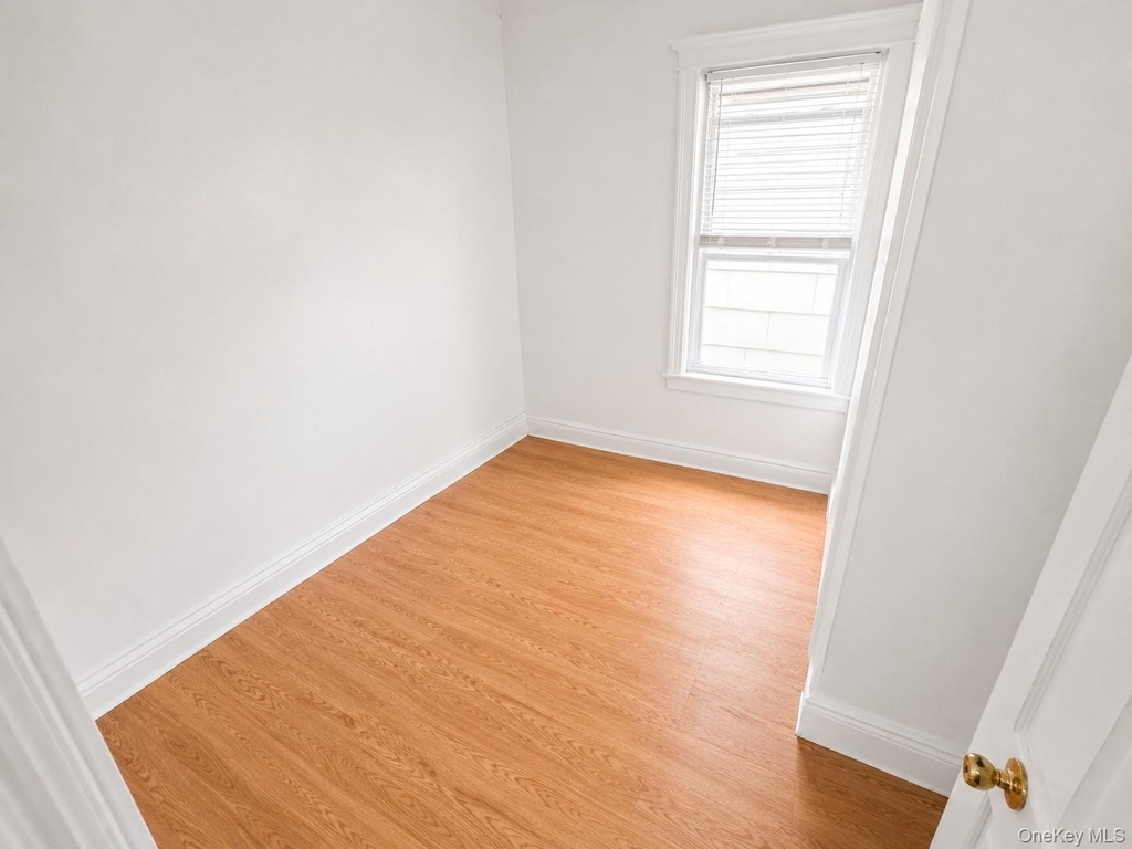 7605 85th Drive - Photo 2