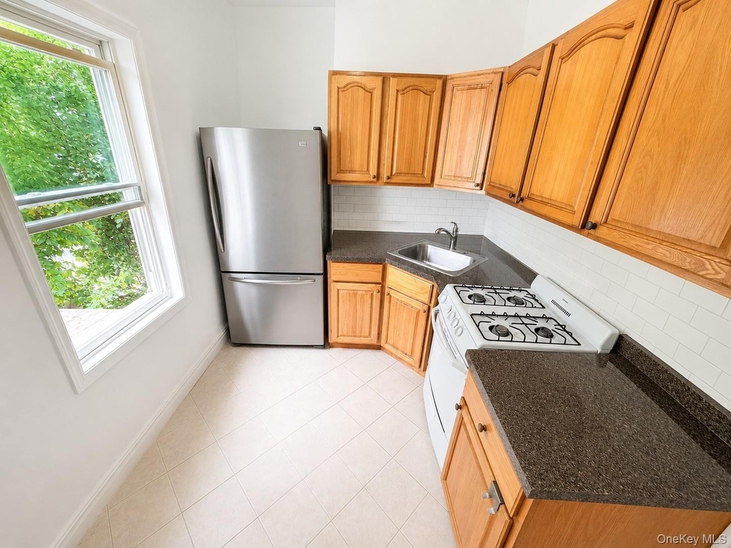 7605 85th Drive - Photo 0