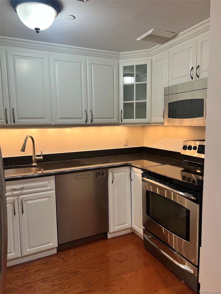 100 Cuttermill Road - Photo 13