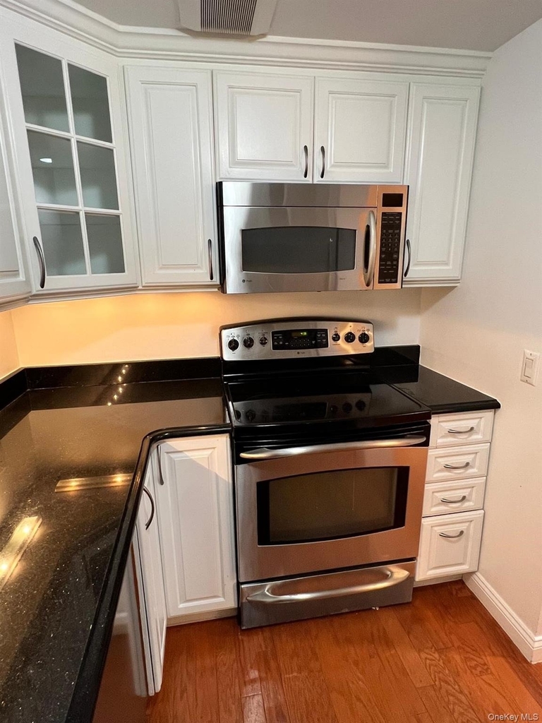 100 Cuttermill Road - Photo 14