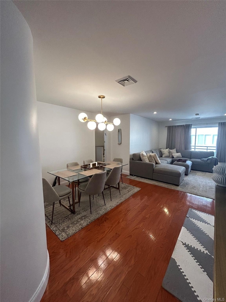 100 Cuttermill Road - Photo 3