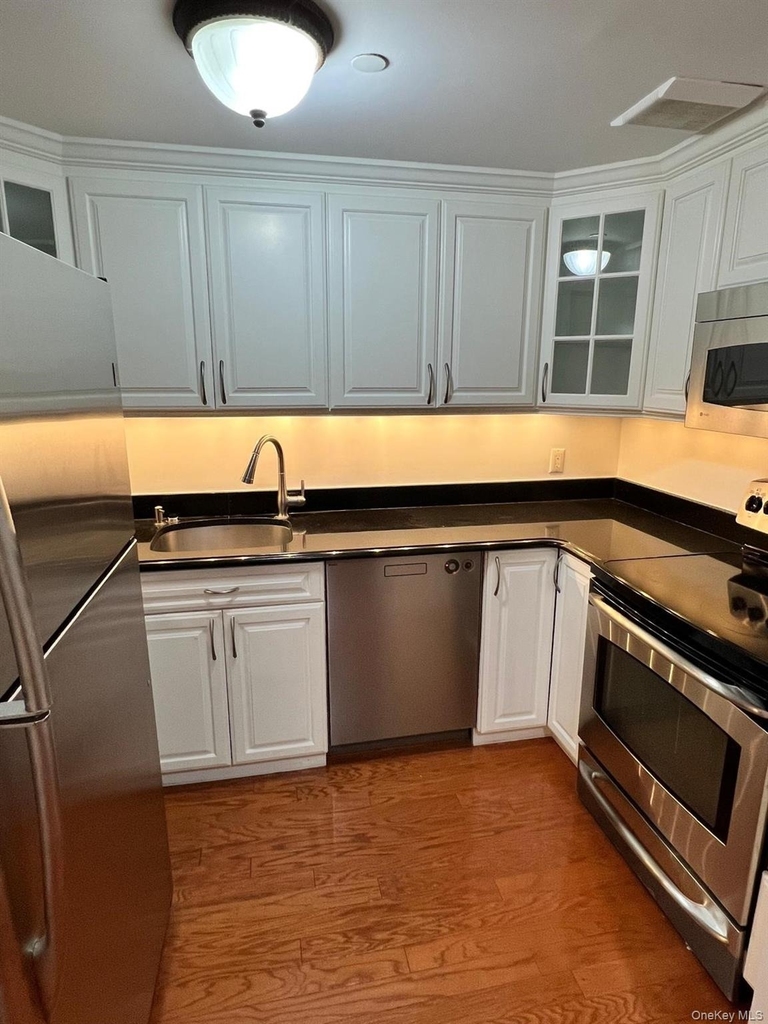 100 Cuttermill Road - Photo 12