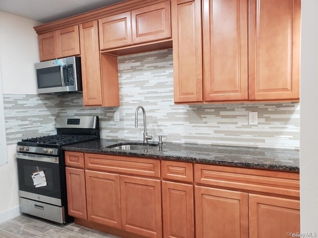 131-02 107th Avenue - Photo 2