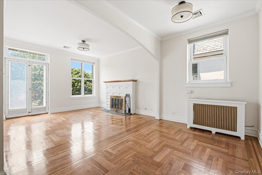 68-11 Clyde Street - Photo 3