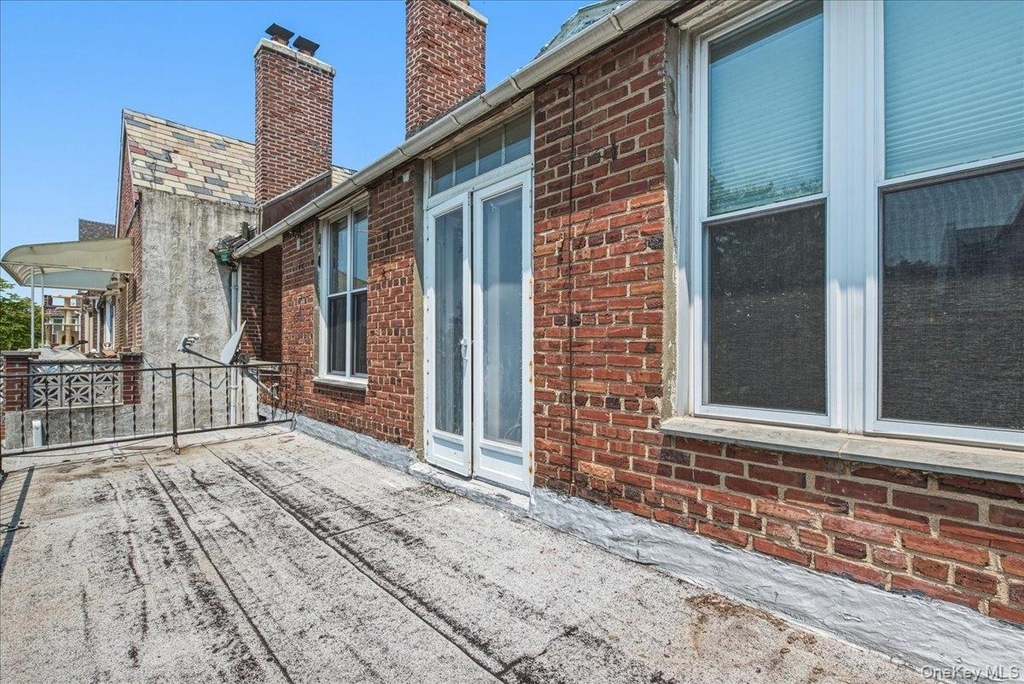 68-11 Clyde Street - Photo 10
