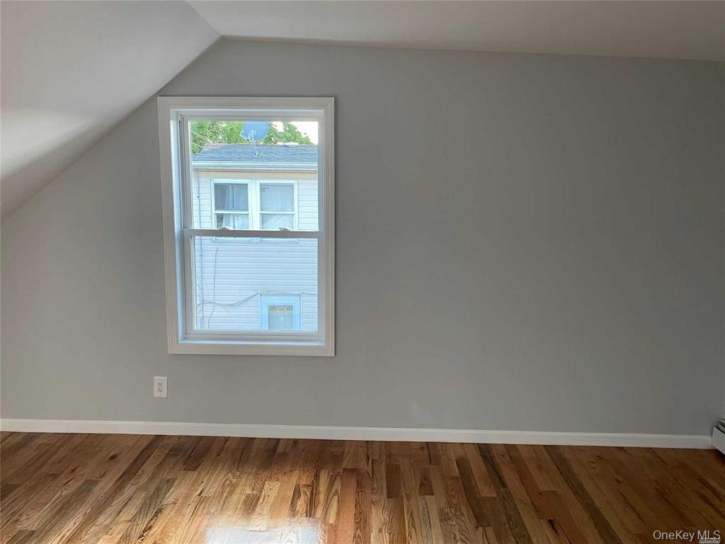158 Rhodes Avenue - Photo 2