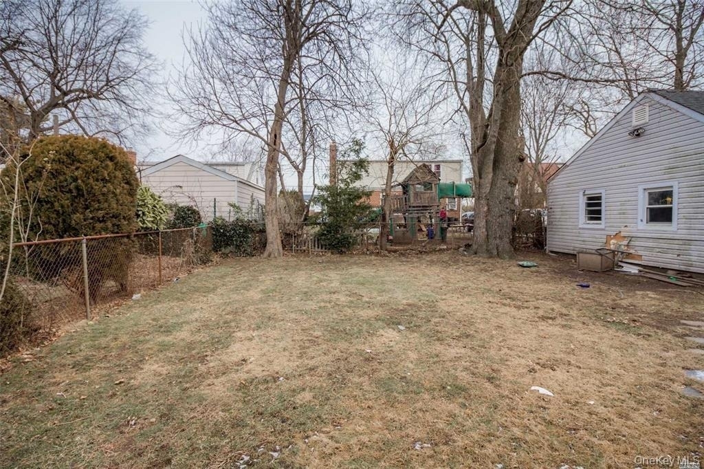 158 Rhodes Avenue - Photo 4