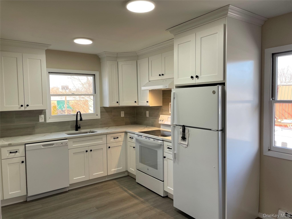 7 Locust Ave - Photo 15