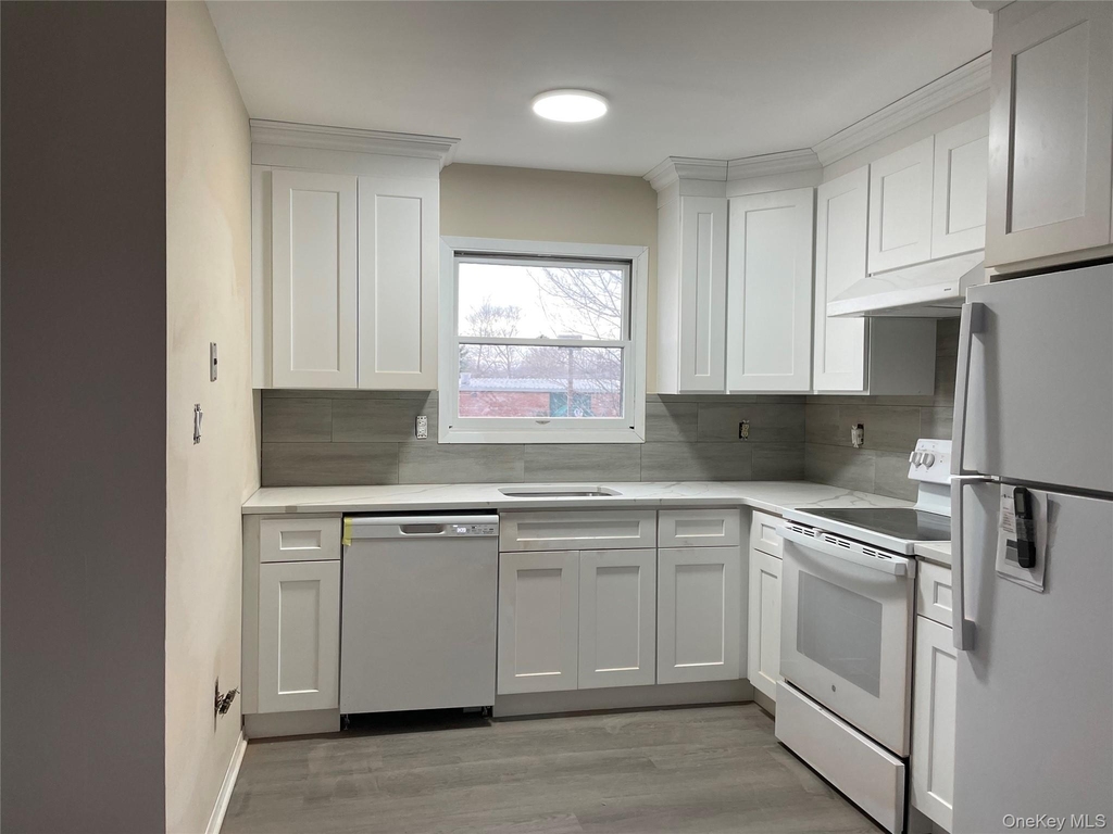 7 Locust Ave - Photo 2