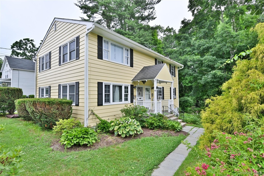 46 Robinson Avenue - Photo 0