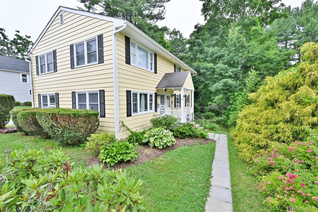 46 Robinson Avenue - Photo 1
