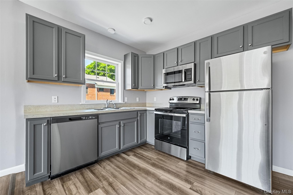 108 N Kensico Avenue - Photo 3