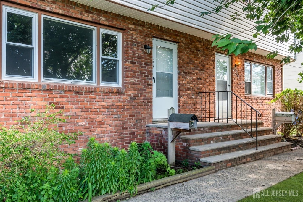 368-370 Voorhees Avenue - Photo 2