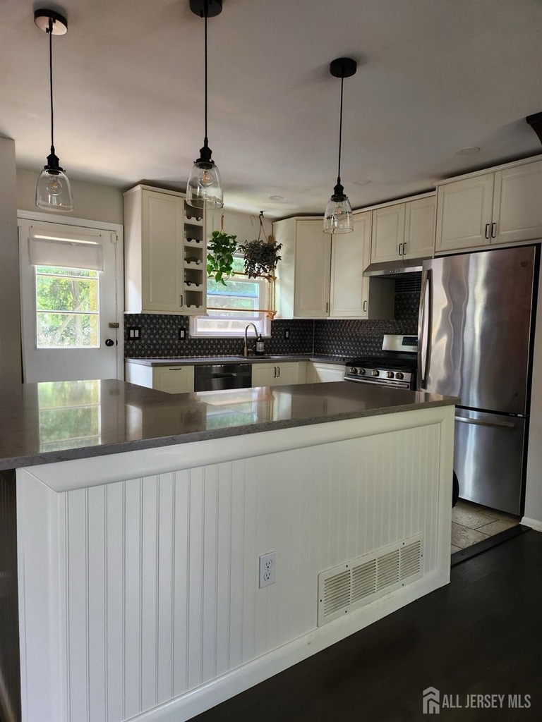 1716 Central Avenue - Photo 3