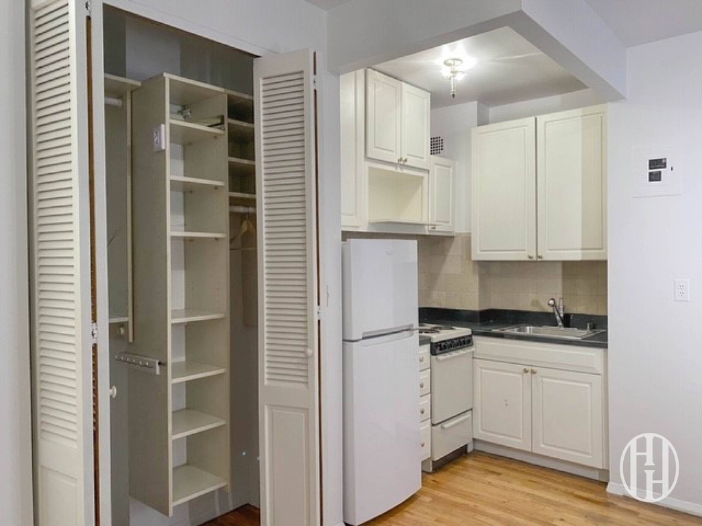 160 E 91st Street - Photo 3