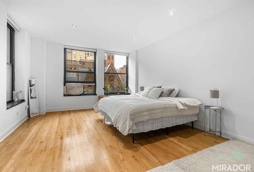 270 Park Avenue S - Photo 2
