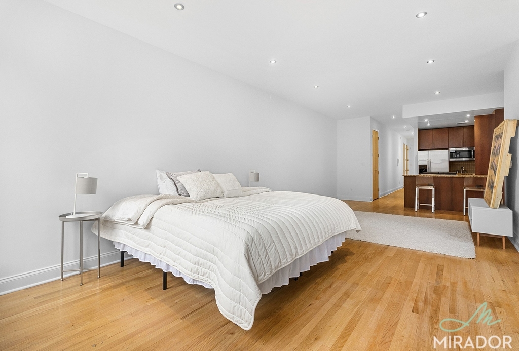 270 Park Avenue S - Photo 4