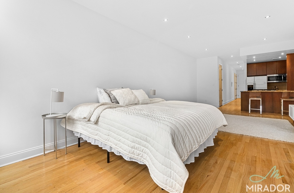 270 Park Avenue S - Photo 3