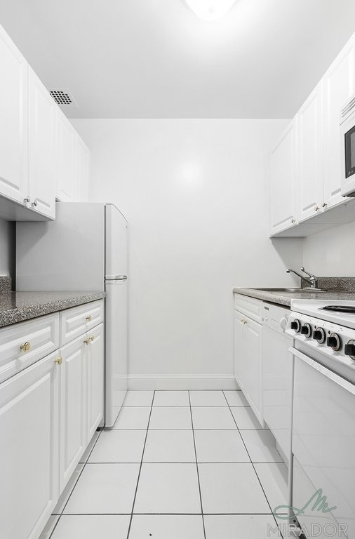 132 E 45th Street - Photo 5