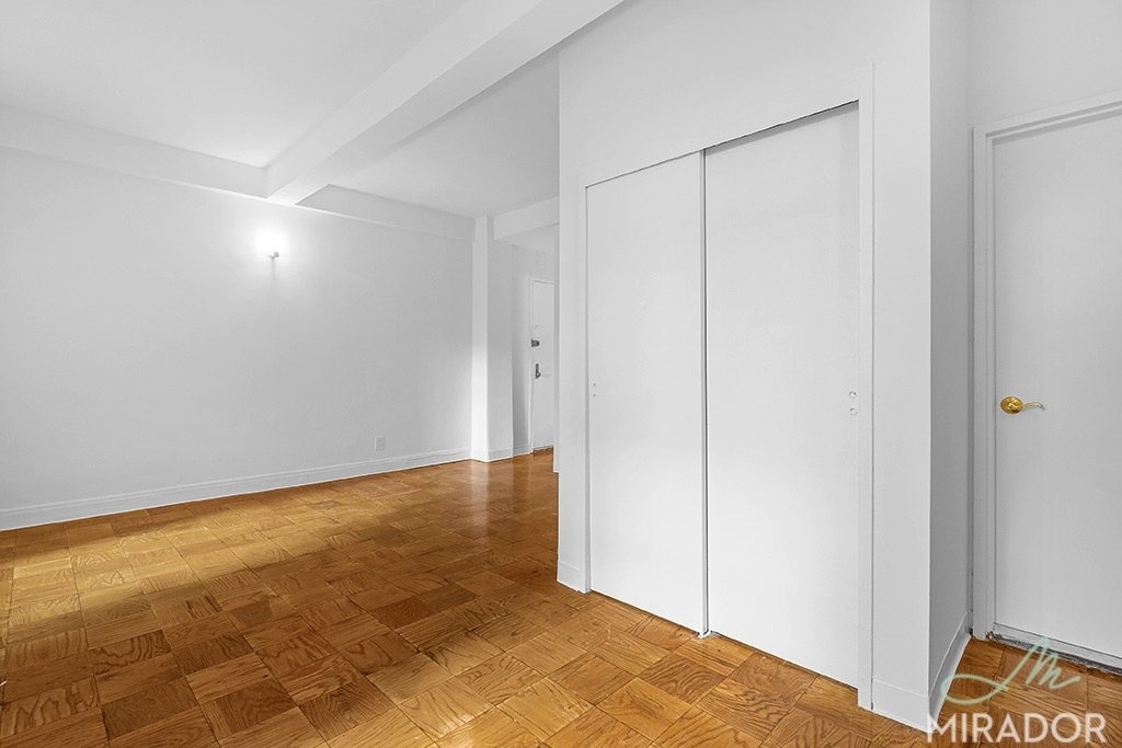 132 E 45th Street - Photo 3