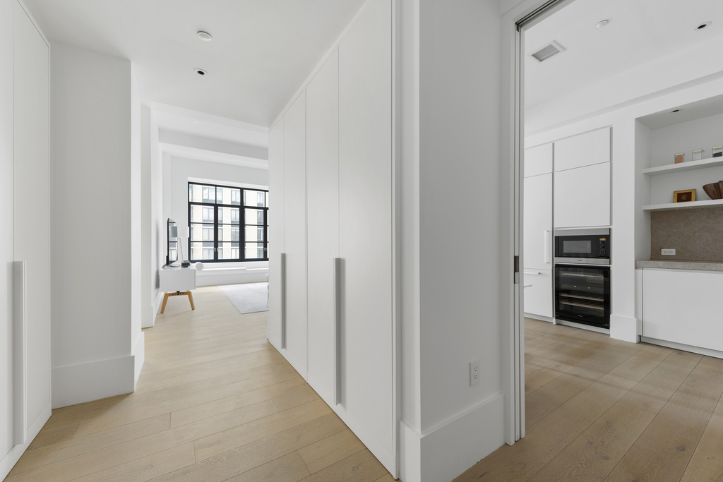 404 Park Avenue S - Photo 1