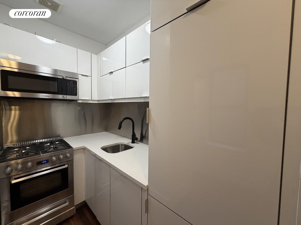 455 Hudson Street - Photo 3