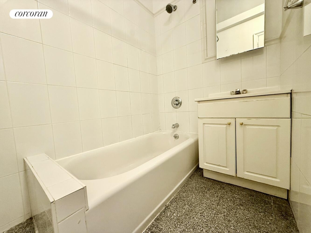 155 E 52nd Street - Photo 2