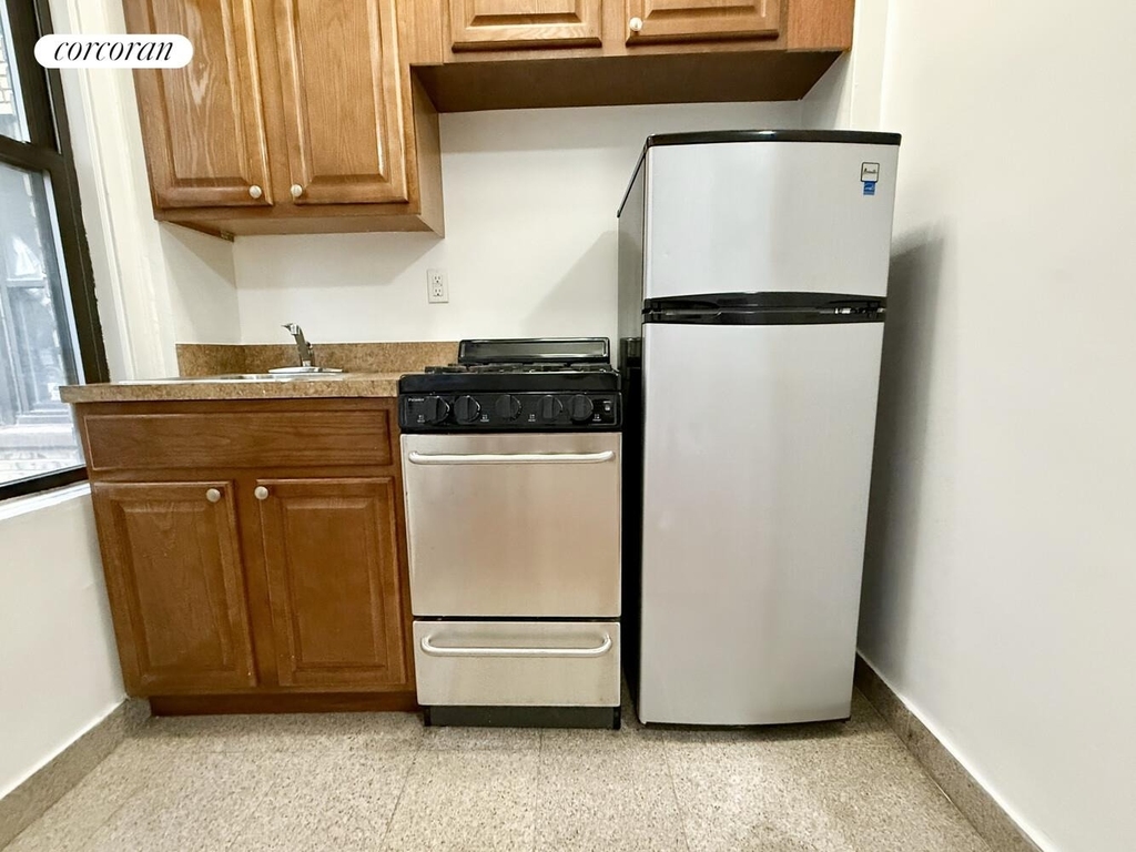 155 E 52nd Street - Photo 0