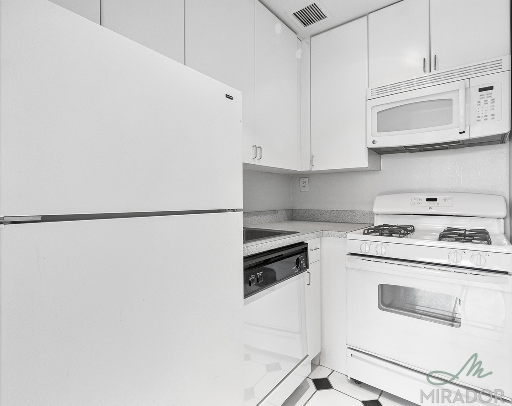 153 E 32nd Street - Photo 4