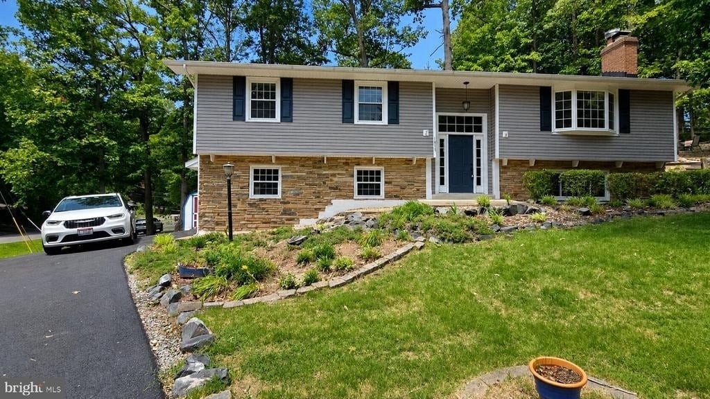 1000 Richmond Drive - Photo 0
