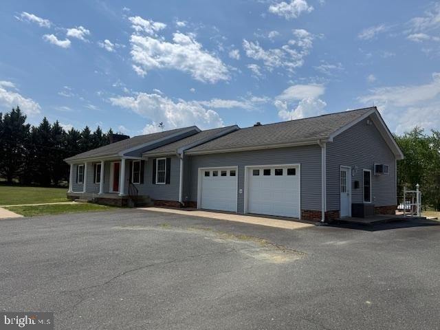 1391 Garrisonville Road - Photo 2