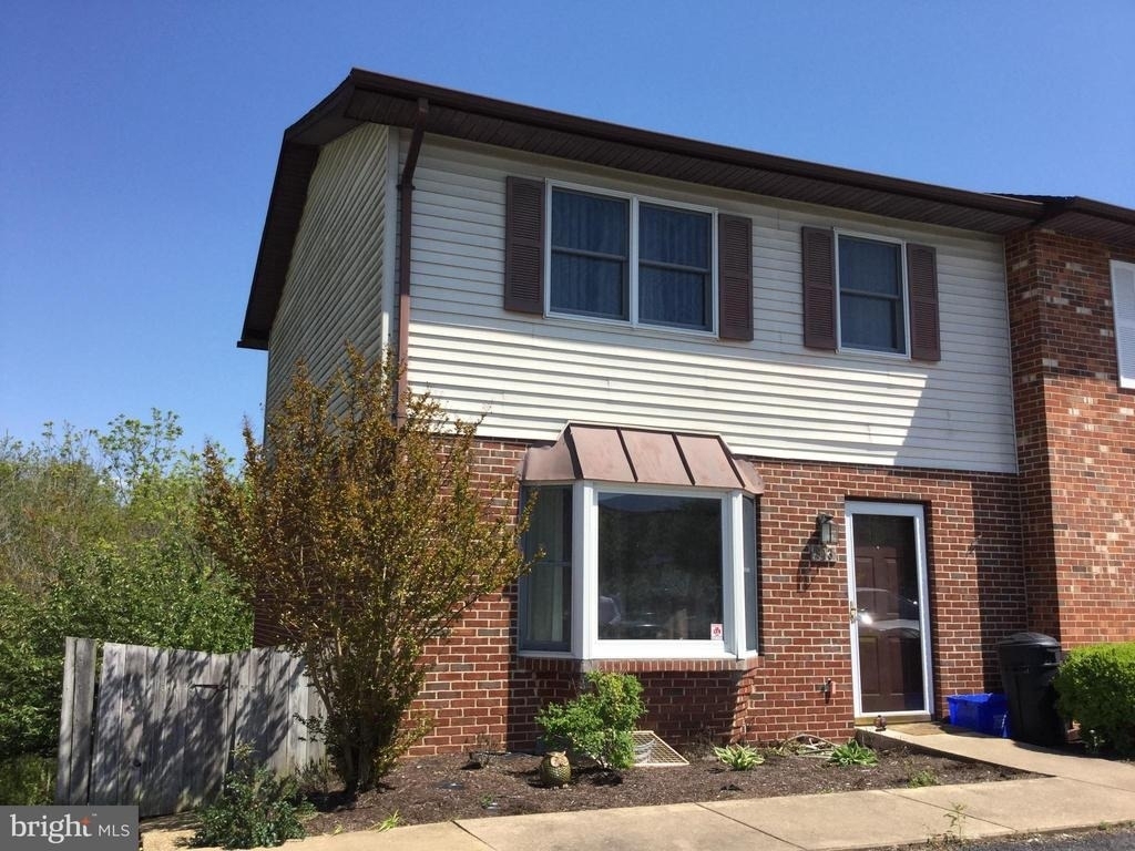 913 Hilltop Drive - Photo 0