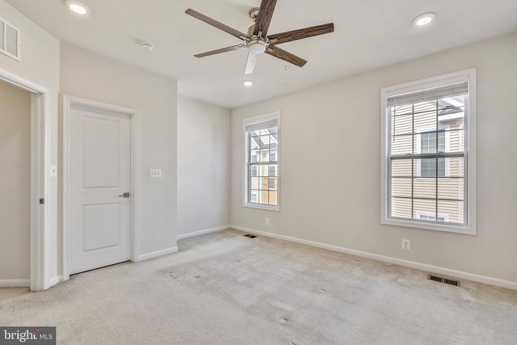 23266 Southdown Manor Terrace - Photo 31