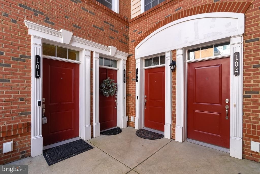 23266 Southdown Manor Terrace - Photo 41