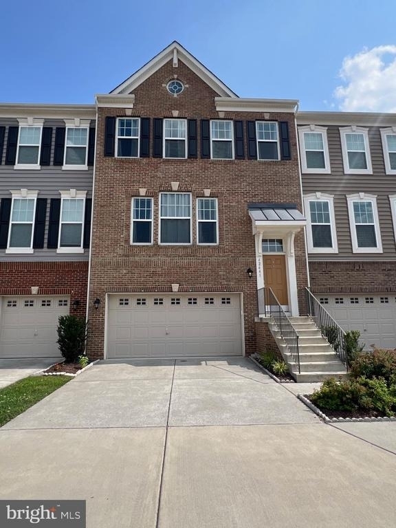 42641 Oak Park Sq - Photo 0