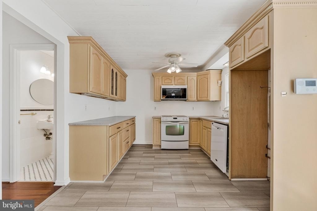 12805 Melvue Court - Photo 6