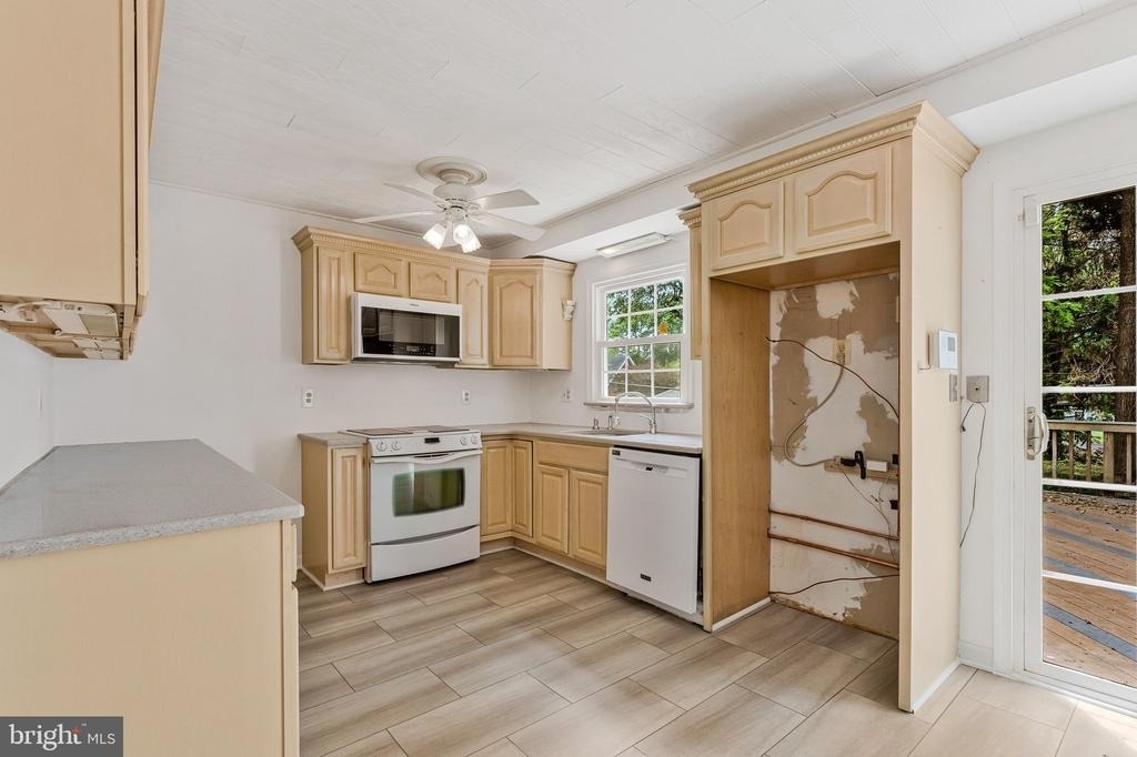 12805 Melvue Court - Photo 7