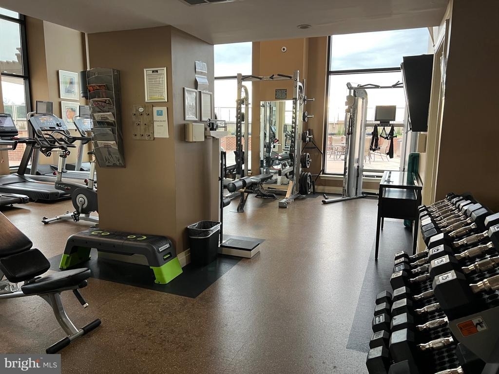 2451 Midtown Avenue - Photo 39