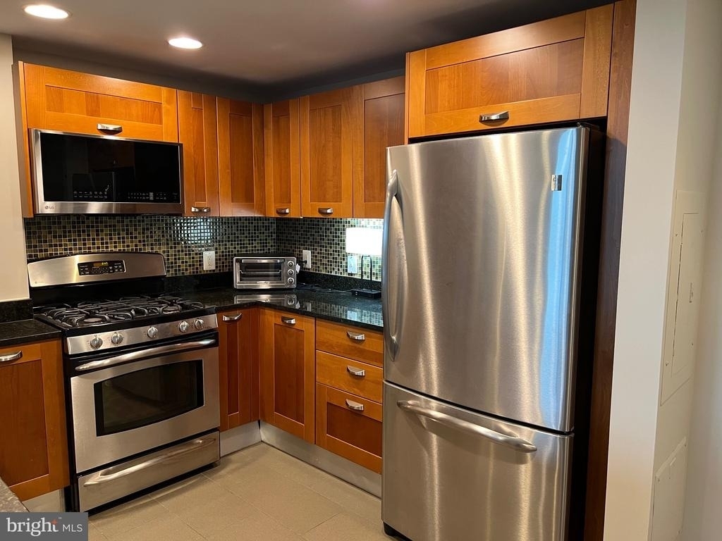 2451 Midtown Avenue - Photo 11