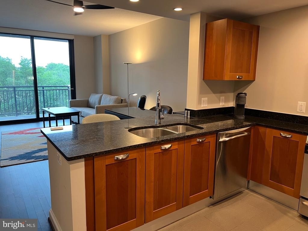 2451 Midtown Avenue - Photo 9
